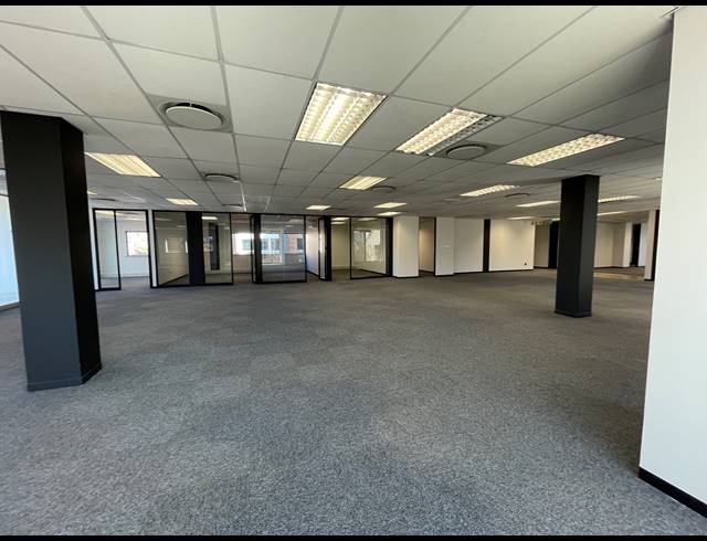 669M² OFFICE TO LET IN BRYANSTON